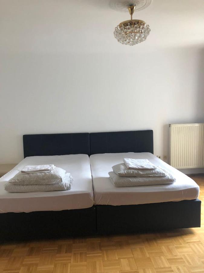 A Private Room In A Shared Apartment Vienna Esterno foto